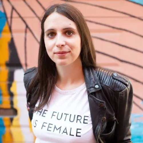 Un primo piano di Emily Clancy, vice-sindaca di Bologna