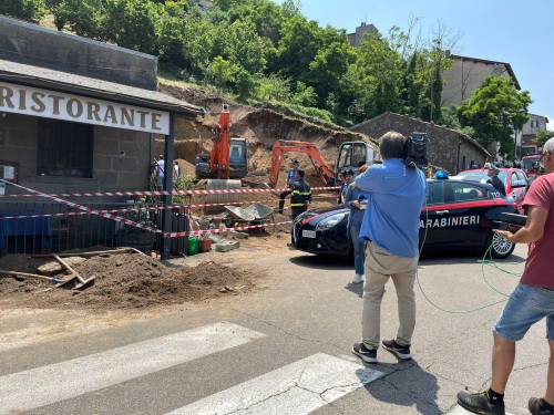 Terrapieno crolla su un ristorante a Viterbo: muore il titolare