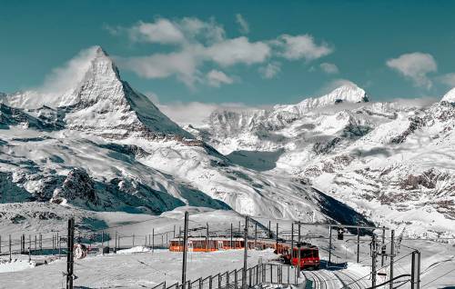 La scelta rossa della Svizzera: sì ghiacciai, no multinazionali