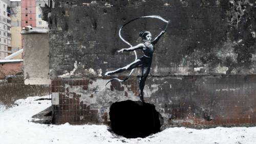 I murales e l'identità segreta: la guerra in Ucraina secondo Banksy