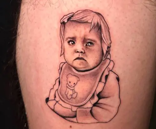 “Denuncialo...”. Pioggia di critiche sul nuovo tatuaggio di Fedez (con Vittoria)