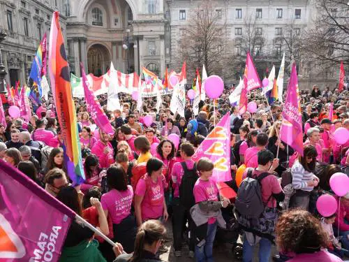 Coppie gay, ok del governo. Atti col solo papà biologico