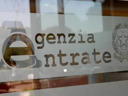 Il governo cambia ancora: ecco la nuova riscossione. Cartelle cancellate in 5 anni
