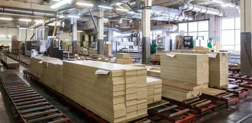 Contratto di lavoro legno, firmato il rinnovo: aumenti e una tantum