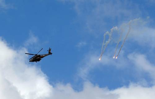 Raid con gli elicotteri Apache: l'ultima mossa contro i jihadisti
