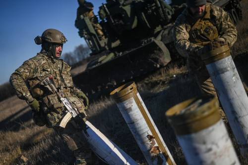 Usa: Kiev deve attaccare. I russi ammassano truppe
