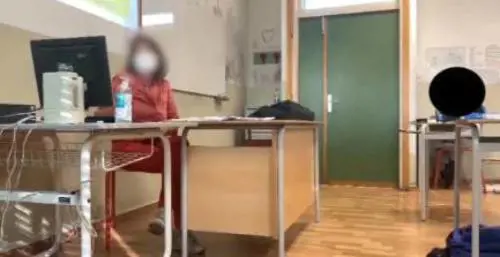Spari alla prof, condotta rivista: 6 e 7 agli studenti. Perché verranno promossi