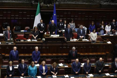 La standing ovation a Montecitorio. "Era un riferimento per tutti i moderati"