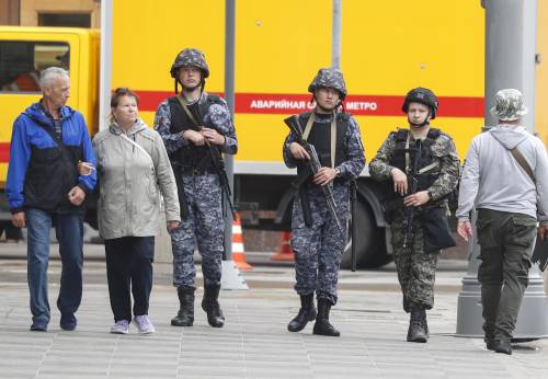 Tank e soldati per le strade: ecco il giorno più surreale per la Russia 