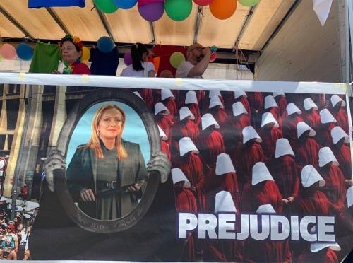 Il "Pride month" ha un nemico: Giorgia Meloni