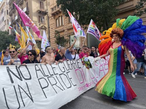 Tra "non so" sull'utero in affitto e gli insulti a Meloni: ecco il Pride di Palermo