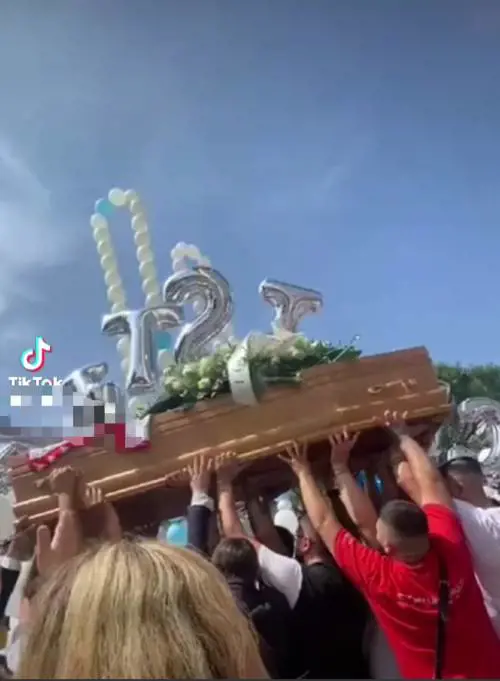 "Bruceranno le caserme". Funerali stile "Gomorra" per il motociclista morto