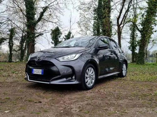 Mazda2 Hybrid prova su strada: guarda le foto