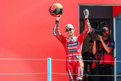I figli del Dottore volano. Bagnaia va in fuga. Bezzecchi va di fretta