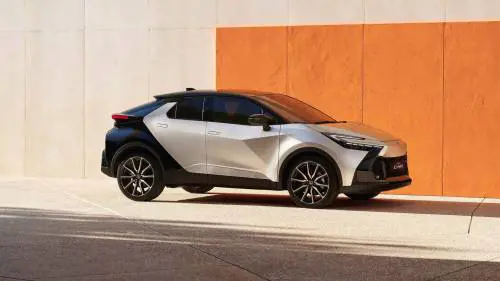 Toyota C-HR 2023, guarda tutte le foto