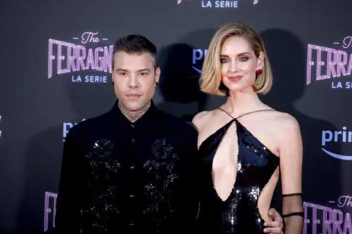 Ferragni in piazza contro il patriarcato tace sulle canzoni misogine del marito
