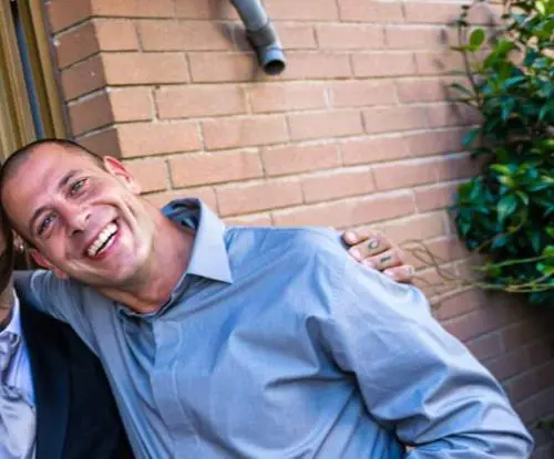 "Calci in faccia come a un pallone": in manette i due romeni-killer che non volevano abbassare la musica