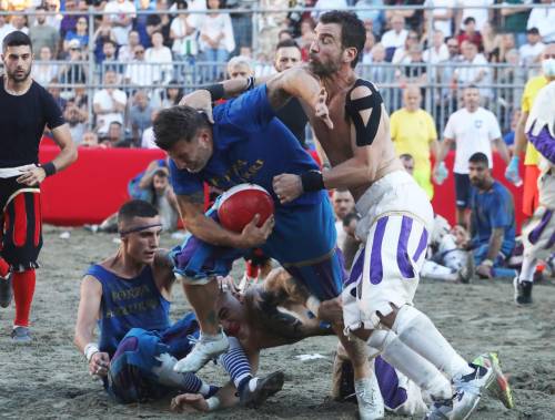 Perché il calcio storico è meravigliosamente pazzesco