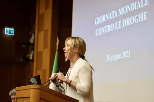 "Così ci pensa la mafia". La solita scenetta della sinistra sulle droghe