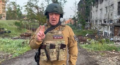 "Una vergogna". Prigozhin affonda l'operazione russa in Ucraina