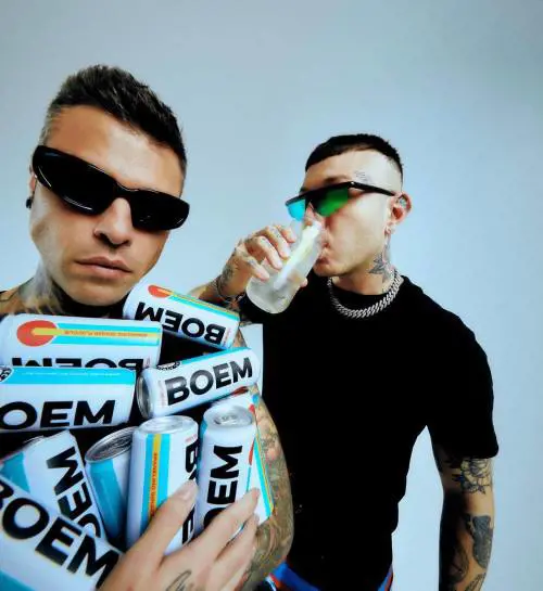 "Mi hanno copiato...". Guai in vista per la nuova bevanda di Fedez e Lazza