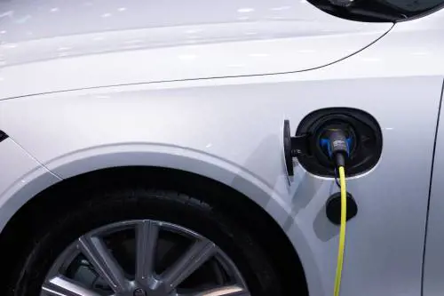 Planckian, la startup italiana che ha creato la batteria che si ricarica istantaneamente 