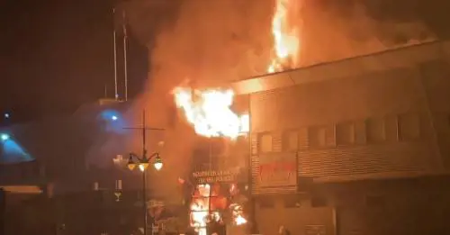 Guerriglia urbana in Francia: a Nanterre far west nelle banlieu