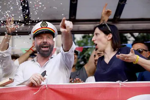 "Da lei soltanto fake news". Cruciani smonta il Pride della Schlein