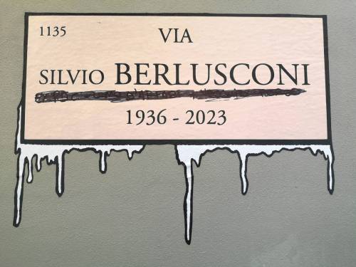 L'odio senza fine: subito imbrattato il murale dedicato a Berlusconi a Milano