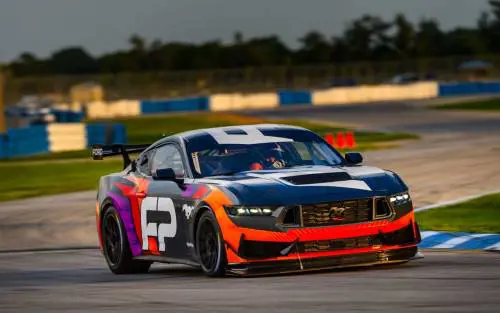 Ford Mustang GT4, la nuova supercar da competizione debutta tra i cordoli di SPA