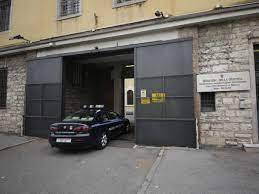 Un agente della Polizia penitenziaria è rimasto ferito a Brescia per sedare due risse in carcere