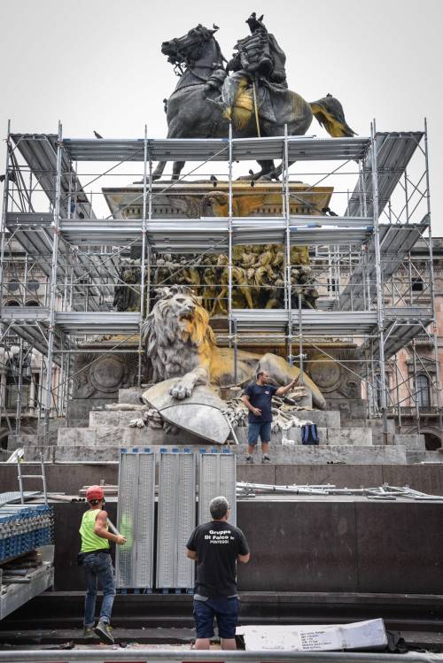 "Oltre 30mila euro". Ecco quanto costa il restauro della statua rovinata dagli eco-vandali a Milano