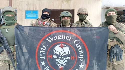 Rispuntano i mercenari della Wagner: lo strano triangolo con la Corea per le armi a Putin