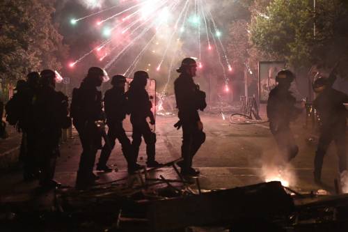 Banlieue, degrado e violenza: così è esplosa la Francia