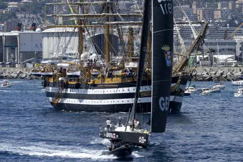 L'Amerigo Vespucci due anni in giro per il mondo: il saluto a Genova