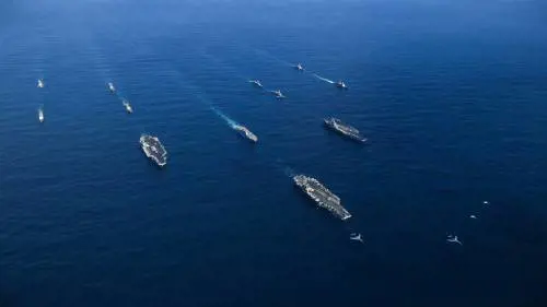 Scontro a tre nei mari del Pacifico: cosa succede in Asia
