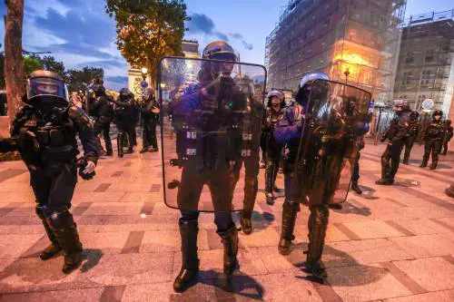 Perché vince la colletta per l'agente, la mega bufala e la M4: quindi, oggi...