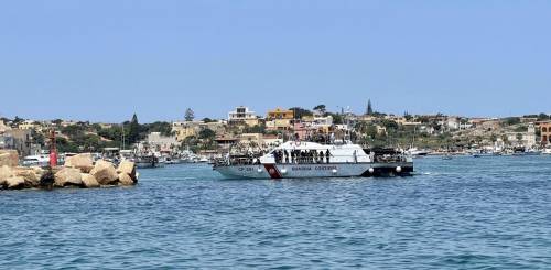 Lampedusa tra l'allarme sbarchi e il timore del "contagio francese"
