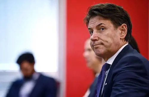 "Voi complici...". Conte l'irriducibile si schianta contro il muro
