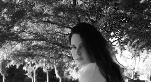 Lana Del Rey in Versilia porta felicità estiva