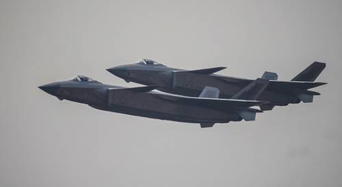 Caccia cinesi "contro" aereo Usa: tensione sui cieli di Taiwan