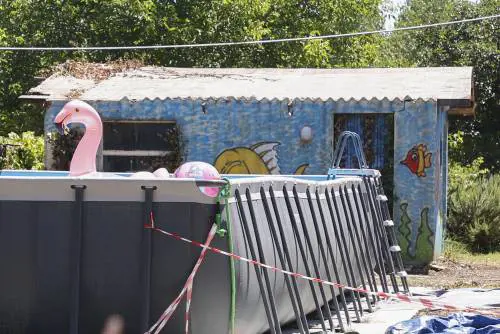 Bambino di 8 anni muore risucchiato dagli scarichi della piscina