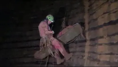 Bergamo, 48 ore in una grotta. Ecco come sta la speleologa Ottavia Piana