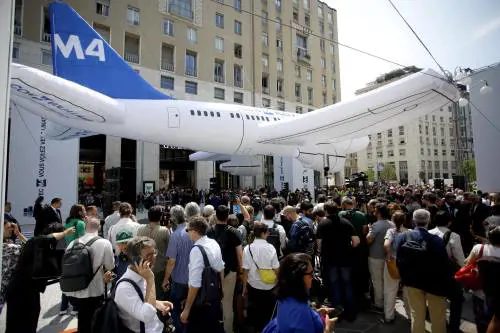 Milano, inaugurate le nuove fermate della M4 che collegano l’aeroporto di Linate a San Babila