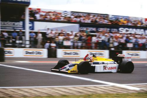 Nigel Mansell passa per primo sotto alla bandiera a scacchi - Silverstone 1987