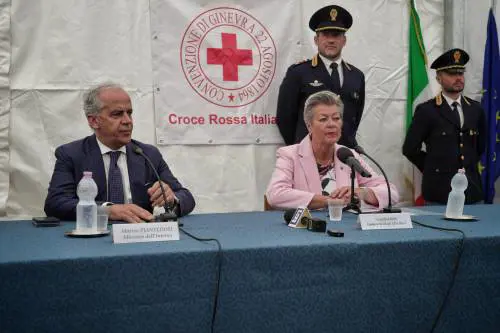 Svolta Ue a Lampedusa. "L'Europa è insieme a voi"
