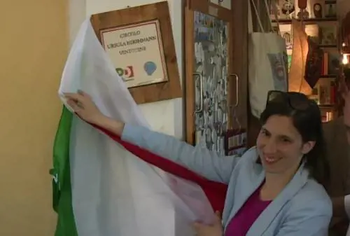La Schlein non ne becca una: l'ennesima gaffe a Ventotene che imbarazza i dem