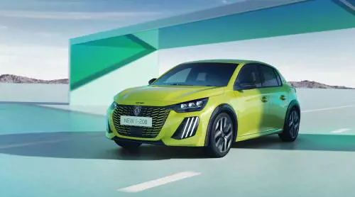 Nuova Peugeot 208: ecco come cambia con il restyling del 2023
