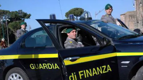 Estetista abusiva prendeva il reddito di cittadinanza ed evadeva il fisco: numerosi casi scoperti dalla Gdf
