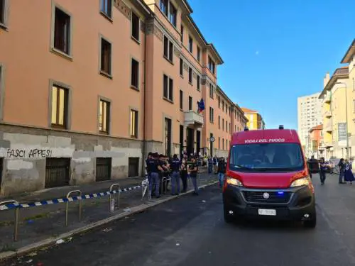 Incendio a Milano, morti e feriti in una casa di riposo: le immagini